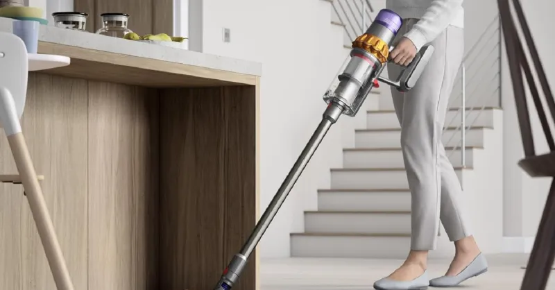 Dyson V15 Detect in stairs