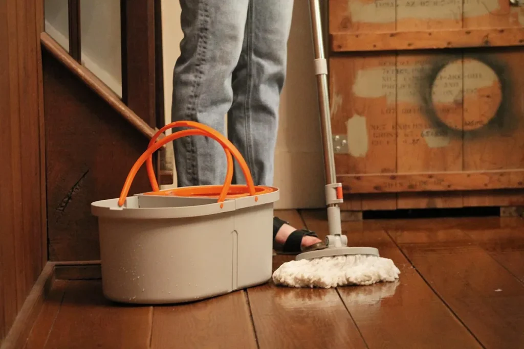 Pros and Cons of Spin Mops