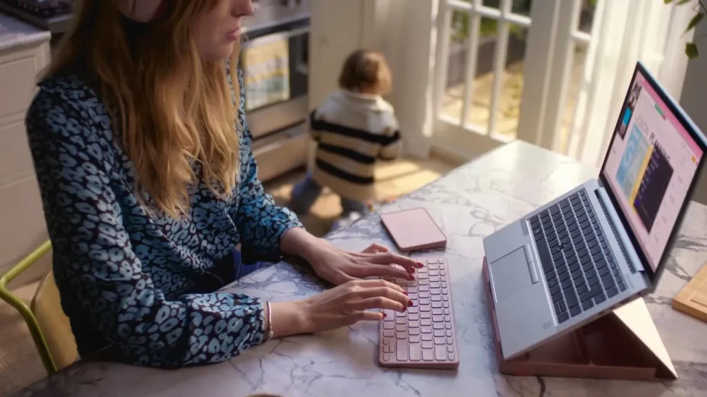 Logitech Casa Pop-Up Desk Kit